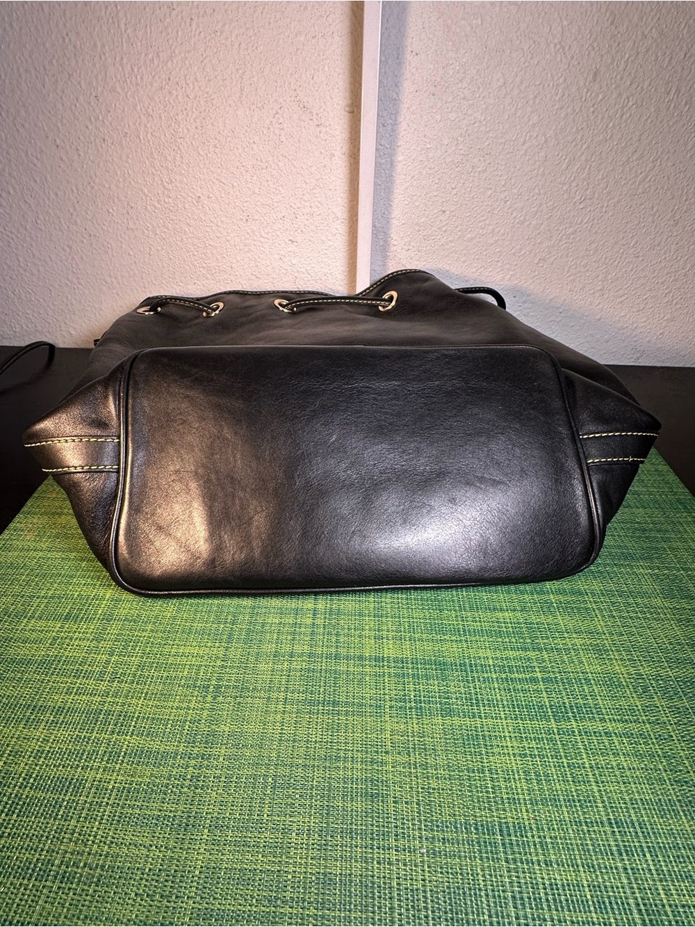 Dooney & Bourke Black Leather Drawstring Bucket Bag – Excellent Condition! - Picture 7 of 10